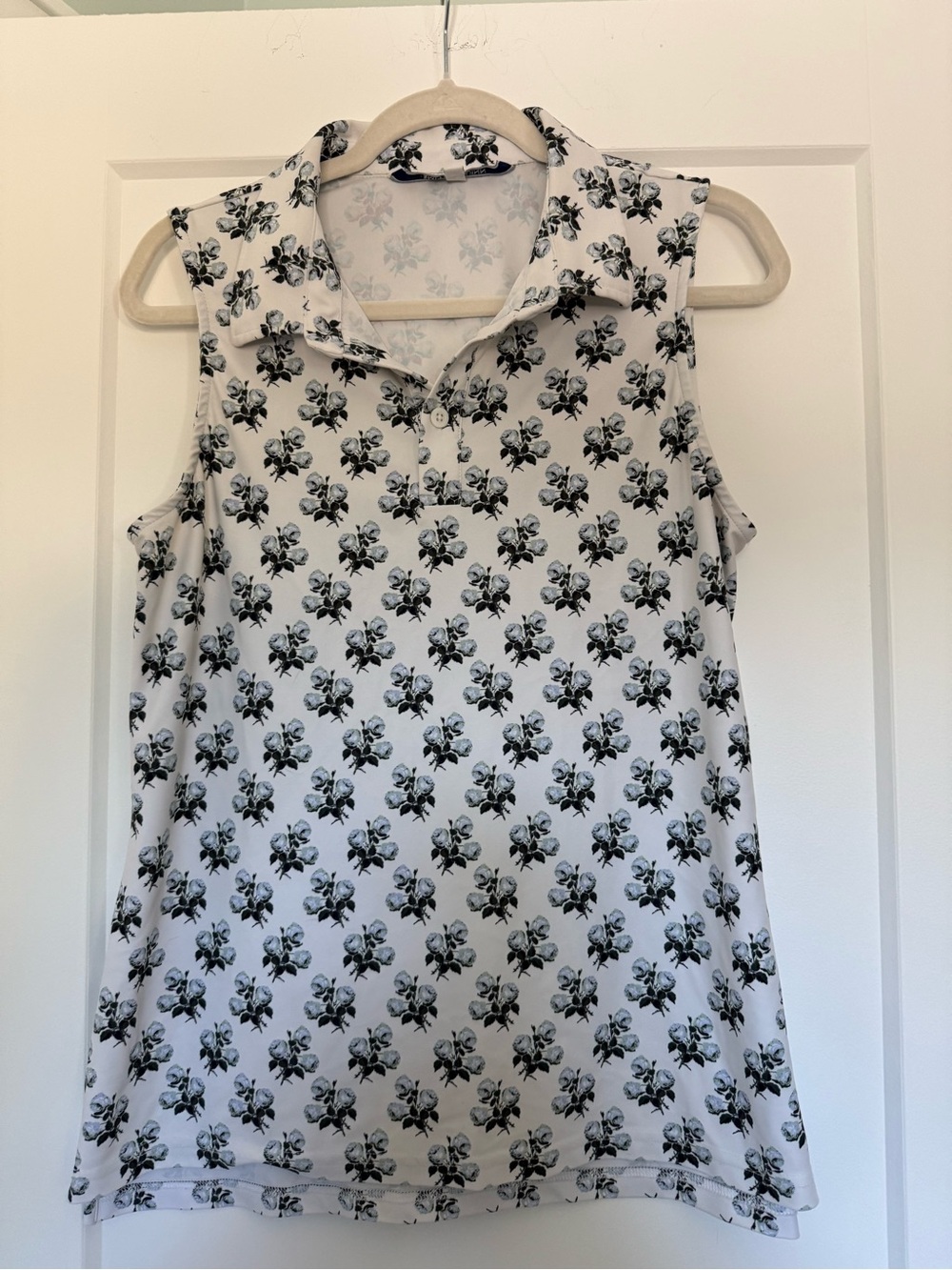 NWOT Smith & Quinn Bryce Top Rose Thorns Floral Size L